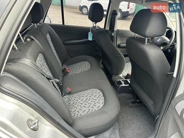 Шкода Фабия 2006 в Киеве на Automoto.ua Серый Шкода Фабия, объемом двигателя 1.2 л и пробегом 158 тыс. км за 4690 $, фото 22 на Automoto.ua