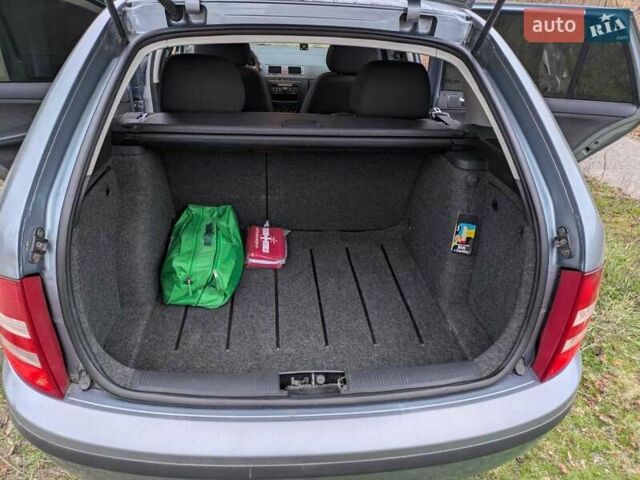 Серый Шкода Фабия, объемом двигателя 1.39 л и пробегом 230 тыс. км за 5000 $, фото 18 на Automoto.ua