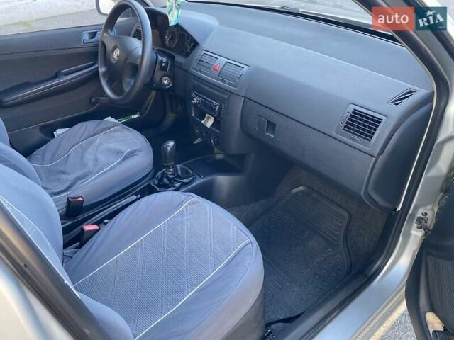 Сірий Шкода Фабія, об'ємом двигуна 1.2 л та пробігом 180 тис. км за 3300 $, фото 13 на Automoto.ua