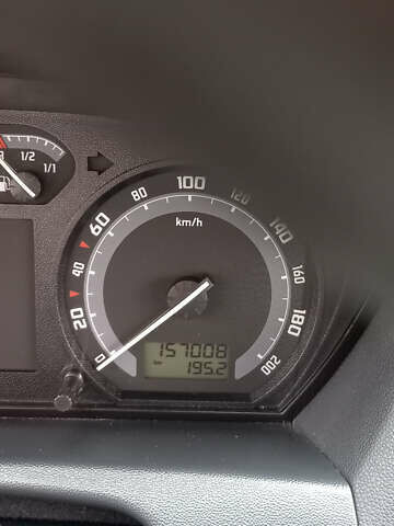 Серый Шкода Фабия, объемом двигателя 1.39 л и пробегом 157 тыс. км за 4900 $, фото 7 на Automoto.ua