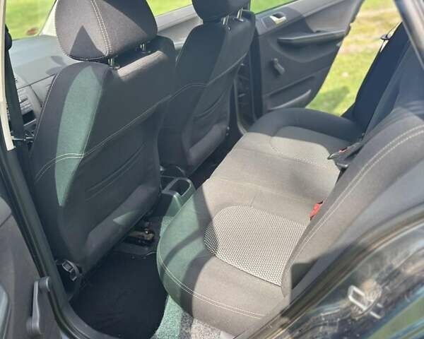 Сірий Шкода Фабія, об'ємом двигуна 1.4 л та пробігом 193 тис. км за 4800 $, фото 30 на Automoto.ua