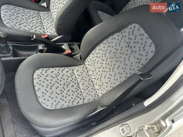 Шкода Фабия 2006 в Киеве на Automoto.ua Серый Шкода Фабия, объемом двигателя 1.2 л и пробегом 158 тыс. км за 4690 $, фото 16 на Automoto.ua