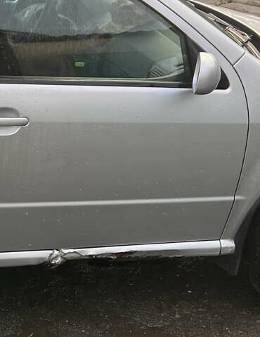 Сірий Шкода Фабія, об'ємом двигуна 1.2 л та пробігом 283 тис. км за 3500 $, фото 24 на Automoto.ua