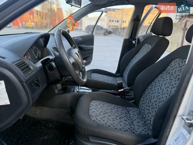 Сірий Шкода Фабія, об'ємом двигуна 1.39 л та пробігом 164 тис. км за 3999 $, фото 22 на Automoto.ua