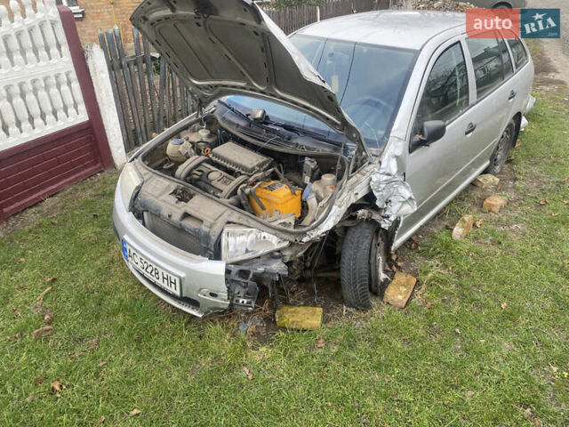 Сірий Шкода Фабія, об'ємом двигуна 1.4 л та пробігом 253 тис. км за 1300 $, фото 4 на Automoto.ua