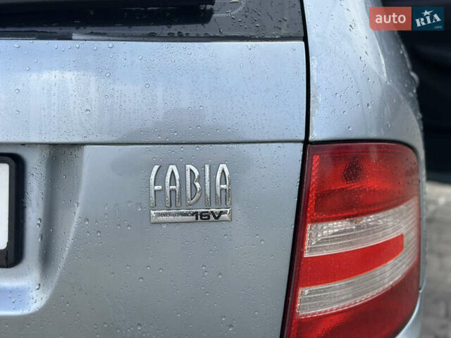 Серый Шкода Фабия, объемом двигателя 1.4 л и пробегом 270 тыс. км за 2550 $, фото 5 на Automoto.ua