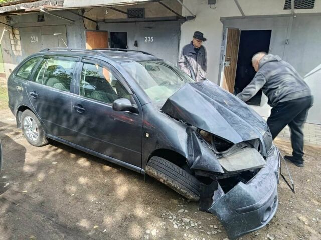 Сірий Шкода Фабія, об'ємом двигуна 1.4 л та пробігом 209 тис. км за 1500 $, фото 5 на Automoto.ua