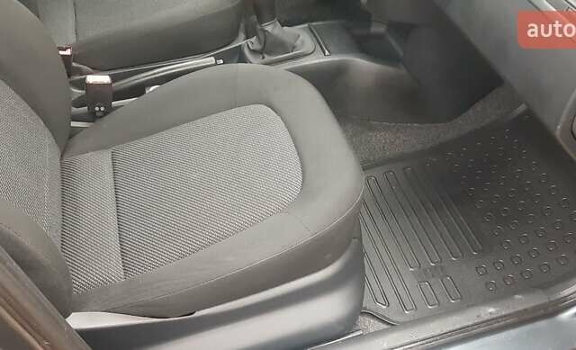 Серый Шкода Фабия, объемом двигателя 1.39 л и пробегом 155 тыс. км за 4650 $, фото 14 на Automoto.ua