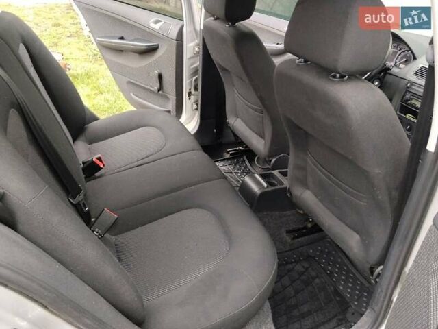 Серый Шкода Фабия, объемом двигателя 1.39 л и пробегом 229 тыс. км за 4500 $, фото 7 на Automoto.ua