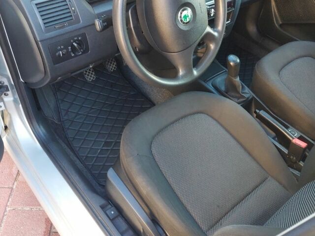 Серый Шкода Фабия, объемом двигателя 1.4 л и пробегом 160 тыс. км за 3950 $, фото 6 на Automoto.ua