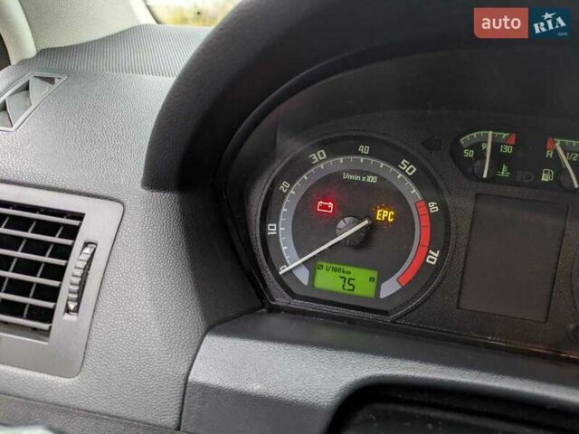 Серый Шкода Фабия, объемом двигателя 1.39 л и пробегом 230 тыс. км за 5000 $, фото 8 на Automoto.ua