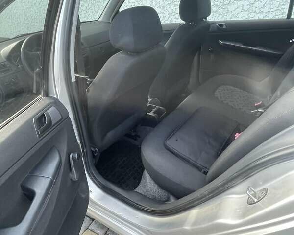 Шкода Фабия 2006 в Тернополе на Automoto.ua Серый Шкода Фабия, объемом двигателя 1.4 л и пробегом 162 тыс. км за 4400 $, фото 14 на Automoto.ua
