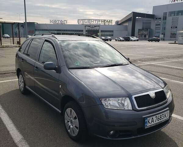 Сірий Шкода Фабія, об'ємом двигуна 1.39 л та пробігом 252 тис. км за 4000 $, фото 1 на Automoto.ua
