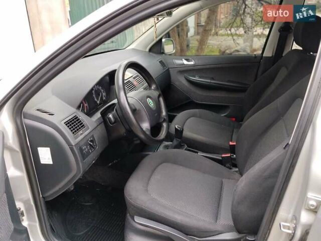 Серый Шкода Фабия, объемом двигателя 1.39 л и пробегом 229 тыс. км за 4500 $, фото 6 на Automoto.ua