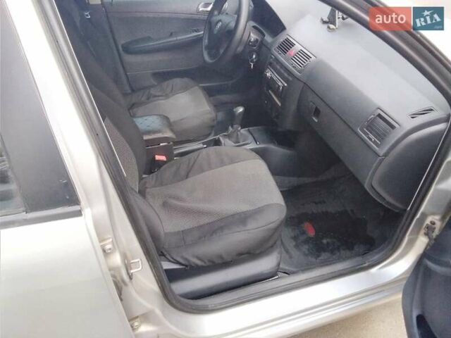 Сірий Шкода Фабія, об'ємом двигуна 1.39 л та пробігом 300 тис. км за 4250 $, фото 7 на Automoto.ua