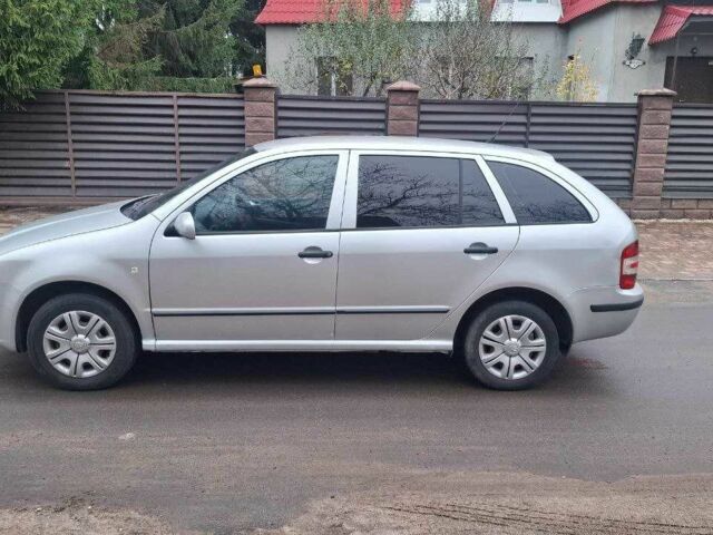Сірий Шкода Фабія, об'ємом двигуна 1.4 л та пробігом 250 тис. км за 2850 $, фото 1 на Automoto.ua