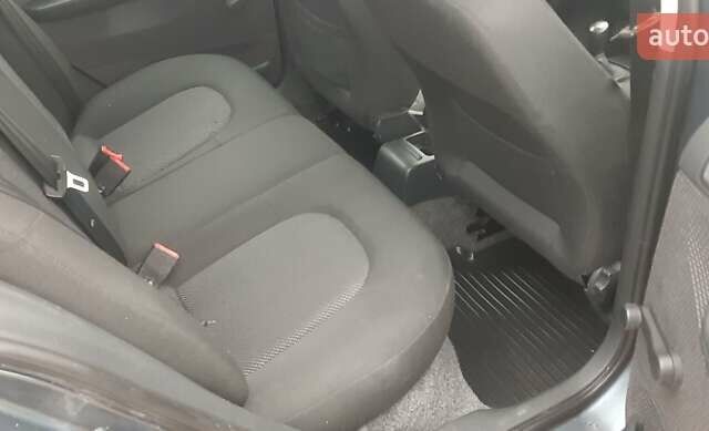 Серый Шкода Фабия, объемом двигателя 1.39 л и пробегом 155 тыс. км за 4650 $, фото 12 на Automoto.ua