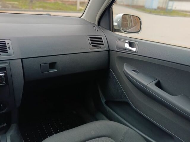 Сірий Шкода Фабія, об'ємом двигуна 1.4 л та пробігом 201 тис. км за 3800 $, фото 10 на Automoto.ua