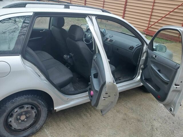 Сірий Шкода Фабія, об'ємом двигуна 1.4 л та пробігом 247 тис. км за 4000 $, фото 4 на Automoto.ua