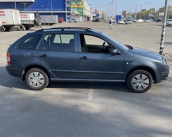 Сірий Шкода Фабія, об'ємом двигуна 1.4 л та пробігом 295 тис. км за 5000 $, фото 3 на Automoto.ua