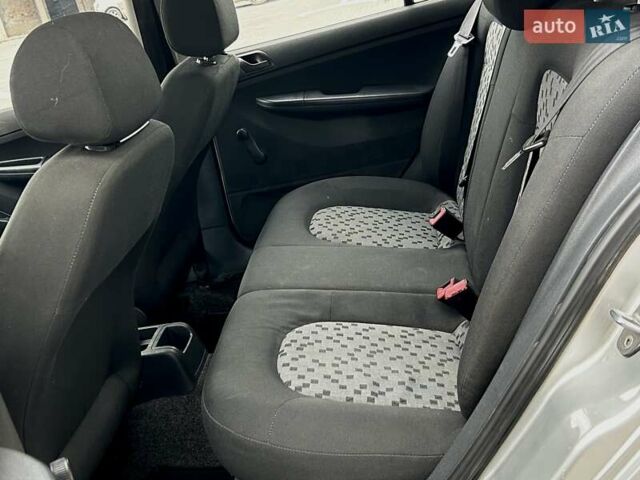 Серый Шкода Фабия, объемом двигателя 1.39 л и пробегом 164 тыс. км за 4299 $, фото 25 на Automoto.ua