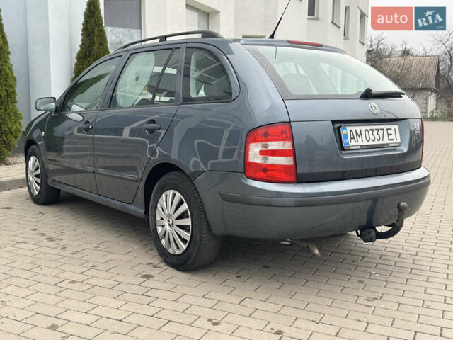 Серый Шкода Фабия, объемом двигателя 1.4 л и пробегом 266 тыс. км за 3998 $, фото 4 на Automoto.ua