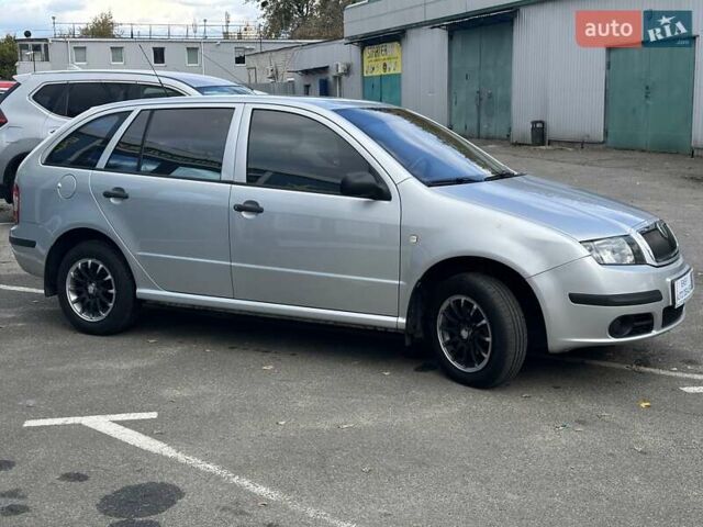 Шкода Фабия 2006 в Киеве на Automoto.ua Серый Шкода Фабия, объемом двигателя 1.2 л и пробегом 158 тыс. км за 4690 $, фото 4 на Automoto.ua