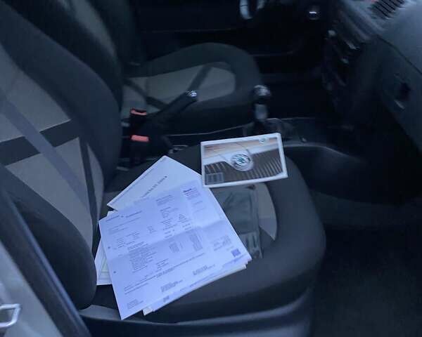 Сірий Шкода Фабія, об'ємом двигуна 1.4 л та пробігом 204 тис. км за 4999 $, фото 24 на Automoto.ua