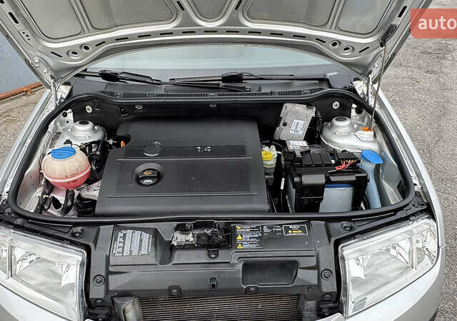 Сірий Шкода Фабія, об'ємом двигуна 1.4 л та пробігом 207 тис. км за 5700 $, фото 26 на Automoto.ua