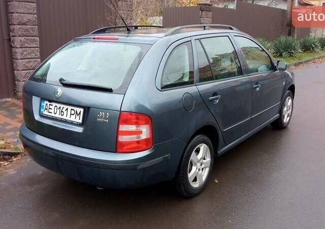 Серый Шкода Фабия, объемом двигателя 1.4 л и пробегом 198 тыс. км за 5200 $, фото 2 на Automoto.ua