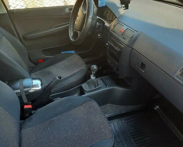 Серый Шкода Фабия, объемом двигателя 1.39 л и пробегом 218 тыс. км за 4250 $, фото 4 на Automoto.ua