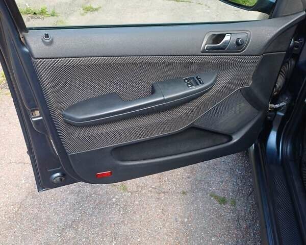 Серый Шкода Фабия, объемом двигателя 1.39 л и пробегом 261 тыс. км за 3999 $, фото 3 на Automoto.ua