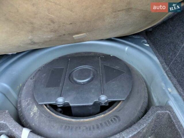 Серый Шкода Фабия, объемом двигателя 1.39 л и пробегом 230 тыс. км за 5000 $, фото 20 на Automoto.ua