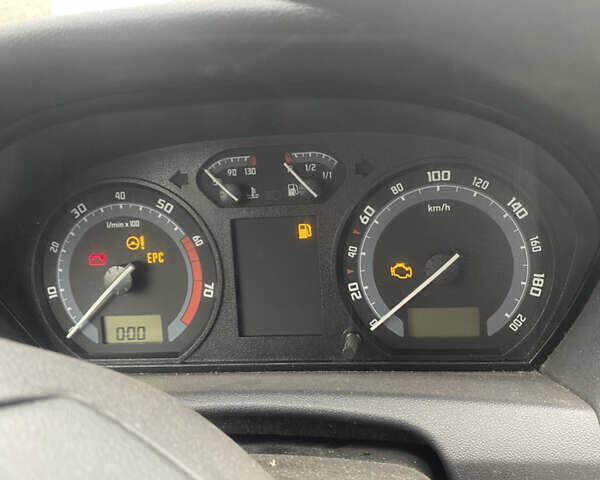 Сірий Шкода Фабія, об'ємом двигуна 1.4 л та пробігом 253 тис. км за 1300 $, фото 6 на Automoto.ua