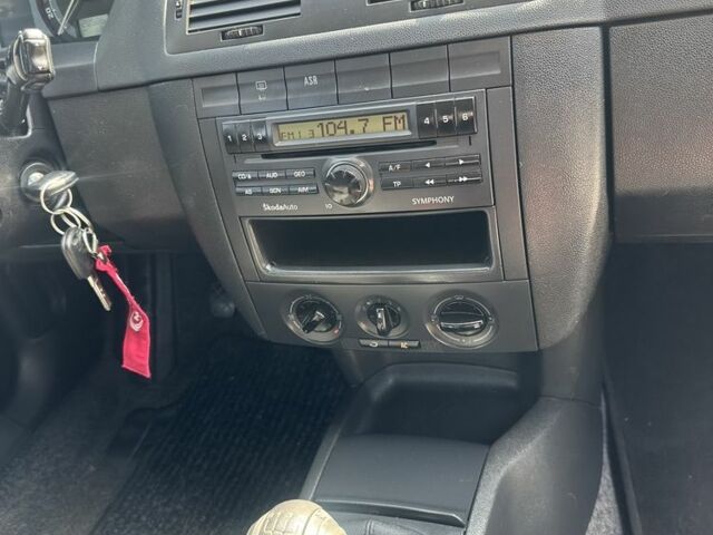 Сірий Шкода Фабія, об'ємом двигуна 1.4 л та пробігом 226 тис. км за 4150 $, фото 5 на Automoto.ua