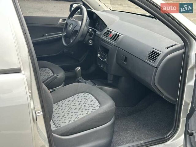 Шкода Фабия 2006 в Киеве на Automoto.ua Серый Шкода Фабия, объемом двигателя 1.2 л и пробегом 158 тыс. км за 4690 $, фото 20 на Automoto.ua