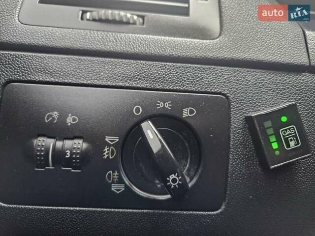 Серый Шкода Фабия, объемом двигателя 1.4 л и пробегом 159 тыс. км за 4800 $, фото 23 на Automoto.ua