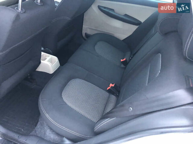 Серый Шкода Фабия, объемом двигателя 1.39 л и пробегом 225 тыс. км за 4300 $, фото 9 на Automoto.ua