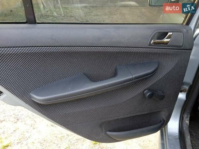 Серый Шкода Фабия, объемом двигателя 1.2 л и пробегом 290 тыс. км за 3000 $, фото 11 на Automoto.ua