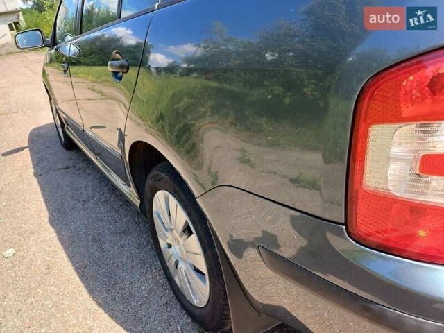 Серый Шкода Фабия, объемом двигателя 1.39 л и пробегом 261 тыс. км за 3999 $, фото 11 на Automoto.ua