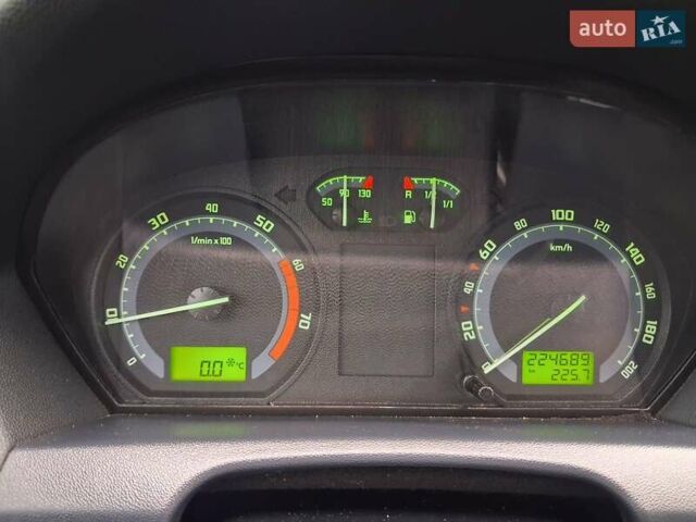 Серый Шкода Фабия, объемом двигателя 1.2 л и пробегом 224 тыс. км за 4000 $, фото 3 на Automoto.ua