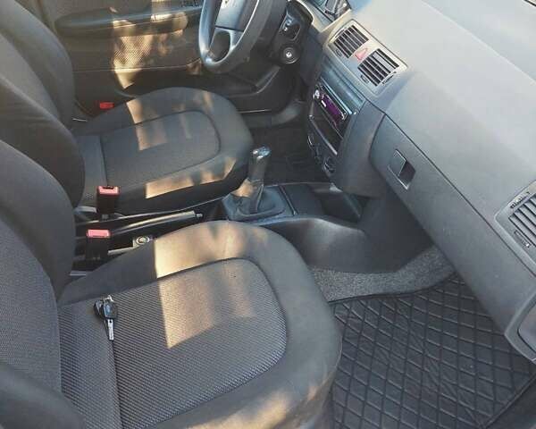 Шкода Фабия 2006 в Тысменице на Automoto.ua Серый Шкода Фабия, объемом двигателя 1.4 л и пробегом 160 тыс. км за 3950 $, фото 11 на Automoto.ua