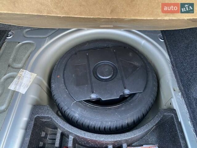Сірий Шкода Фабія, об'ємом двигуна 1.4 л та пробігом 204 тис. км за 4999 $, фото 20 на Automoto.ua