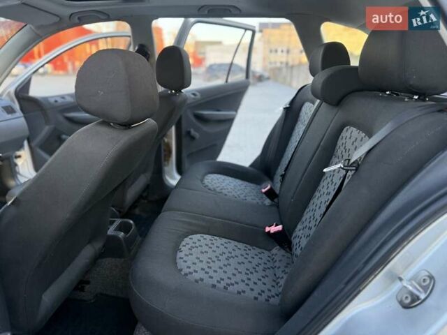 Сірий Шкода Фабія, об'ємом двигуна 1.39 л та пробігом 164 тис. км за 3999 $, фото 25 на Automoto.ua