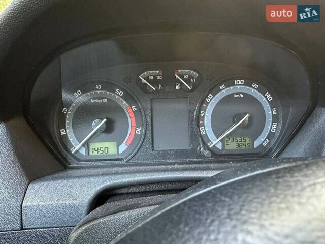 Серый Шкода Фабия, объемом двигателя 1.39 л и пробегом 235 тыс. км за 4000 $, фото 7 на Automoto.ua