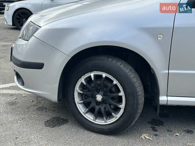 Шкода Фабия 2006 в Киеве на Automoto.ua Серый Шкода Фабия, объемом двигателя 1.2 л и пробегом 158 тыс. км за 4690 $, фото 12 на Automoto.ua