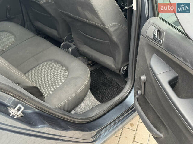 Серый Шкода Фабия, объемом двигателя 1.4 л и пробегом 266 тыс. км за 3998 $, фото 10 на Automoto.ua