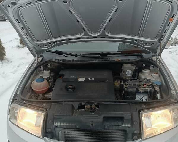 Серый Шкода Фабия, объемом двигателя 1.4 л и пробегом 208 тыс. км за 5300 $, фото 16 на Automoto.ua