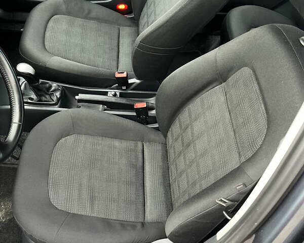 Сірий Шкода Фабія, об'ємом двигуна 1.4 л та пробігом 160 тис. км за 4550 $, фото 16 на Automoto.ua