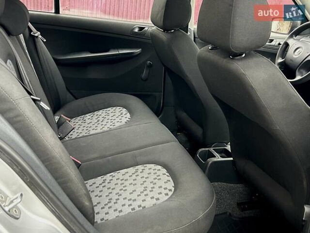 Серый Шкода Фабия, объемом двигателя 1.39 л и пробегом 164 тыс. км за 4299 $, фото 26 на Automoto.ua